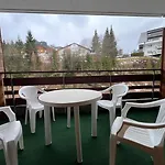 4 People With Terrace