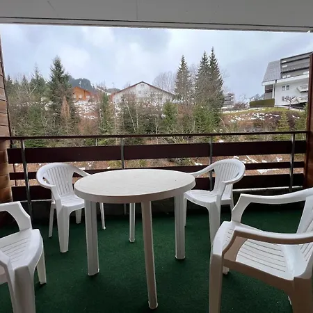 4 People With Terrace