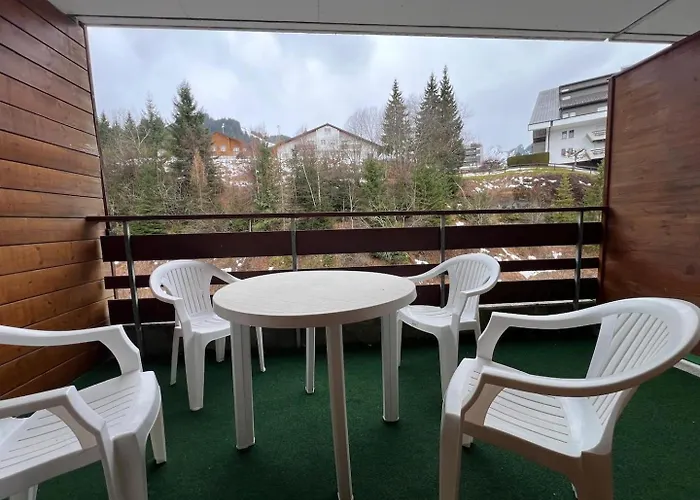 4 People With Terrace