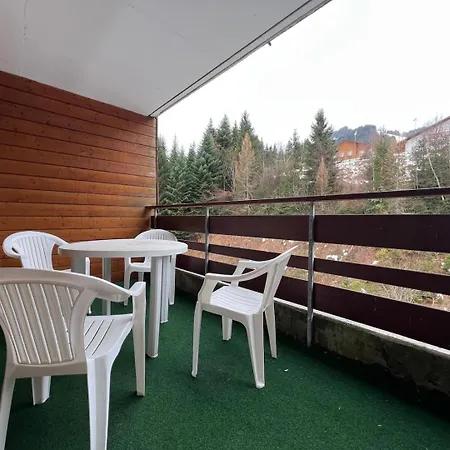 4 People With Terrace *