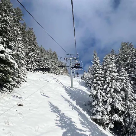 4 People With Terrace